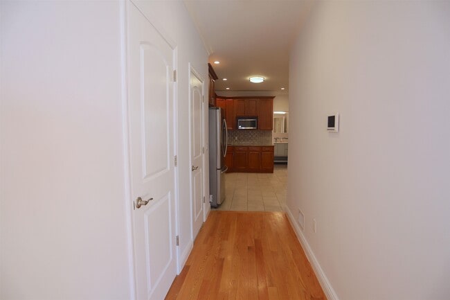 Building Photo - 106 Poplar St