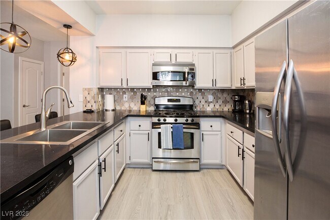 Building Photo - 7705 Himalayas Ave