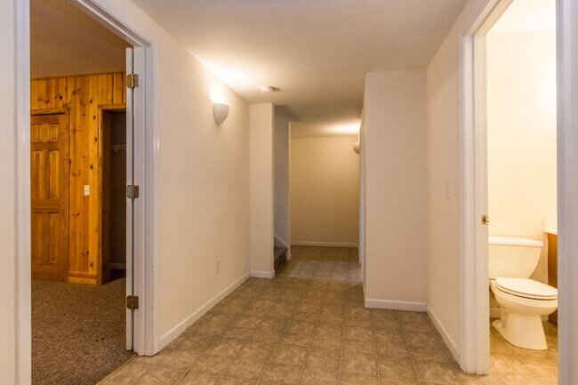 Building Photo - 505 S Highland Ave