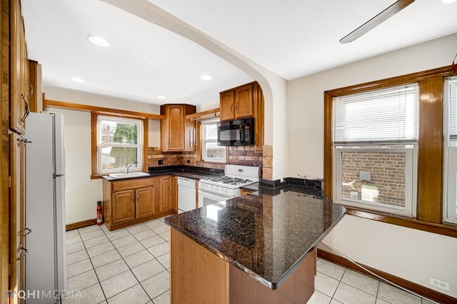Building Photo - 3 Bed 2 Bath is West Elsdon neighborhood o...