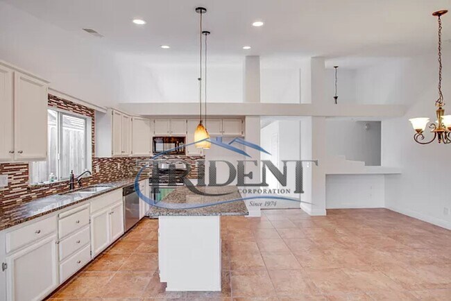 Building Photo - Beautiful home located in a culdesac