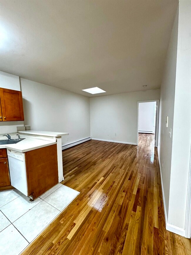 Building Photo - 724 Ocean Ave