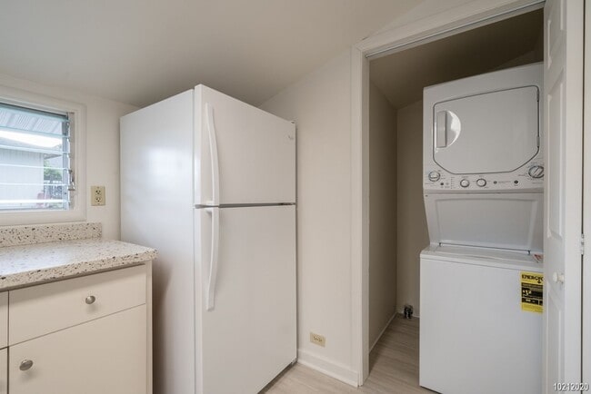 Building Photo - $1425 Beautiful Studio in Manoa 2646A Oahu...