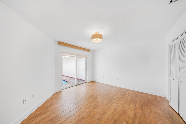 Building Photo - 4106 Carriage Dr