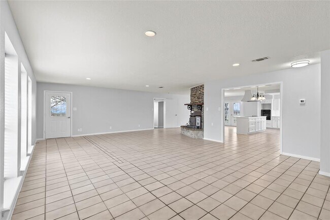 Building Photo - 2736 E State Hwy 29