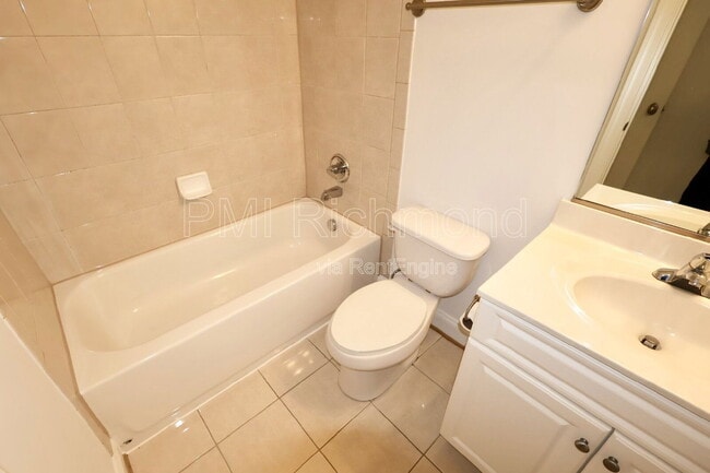 Building Photo - 728 S Pine St