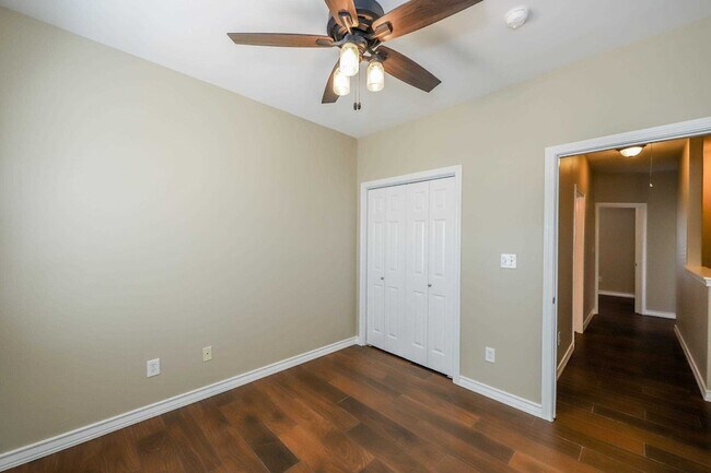 Building Photo - 2445 Monarch Dr