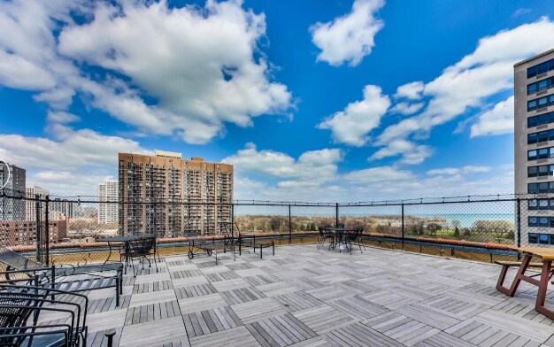 Building Photo - 708 W Bittersweet Pl