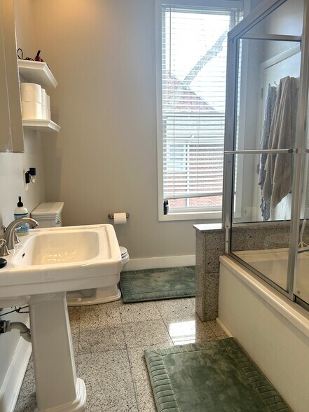 Bathroom - 5975 Alder St
