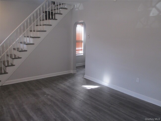 Building Photo - 40 W Broad St