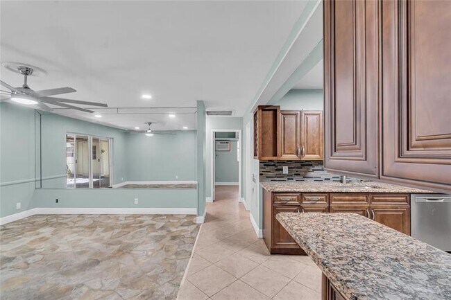 Building Photo - 4541 NE 6th Terrace