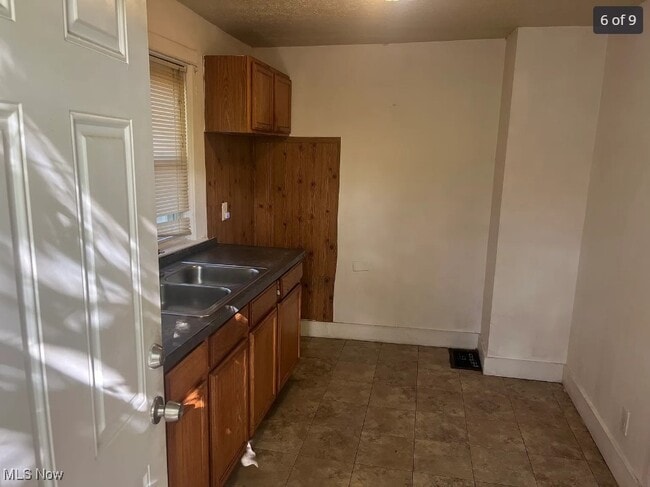 Building Photo - 582 Corice St