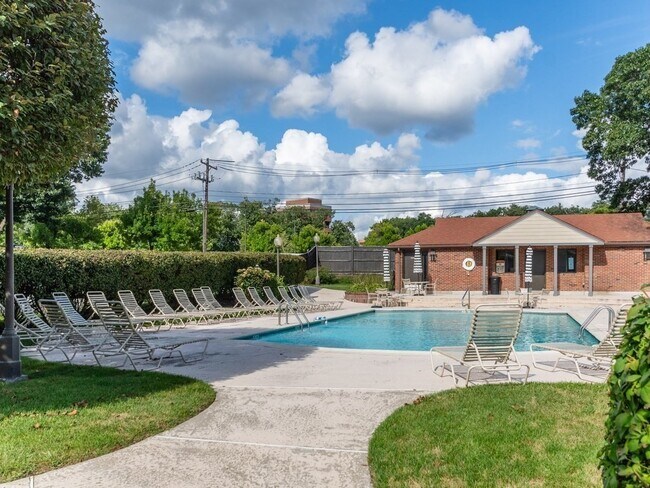 Building Photo - 70 Charles River Rd