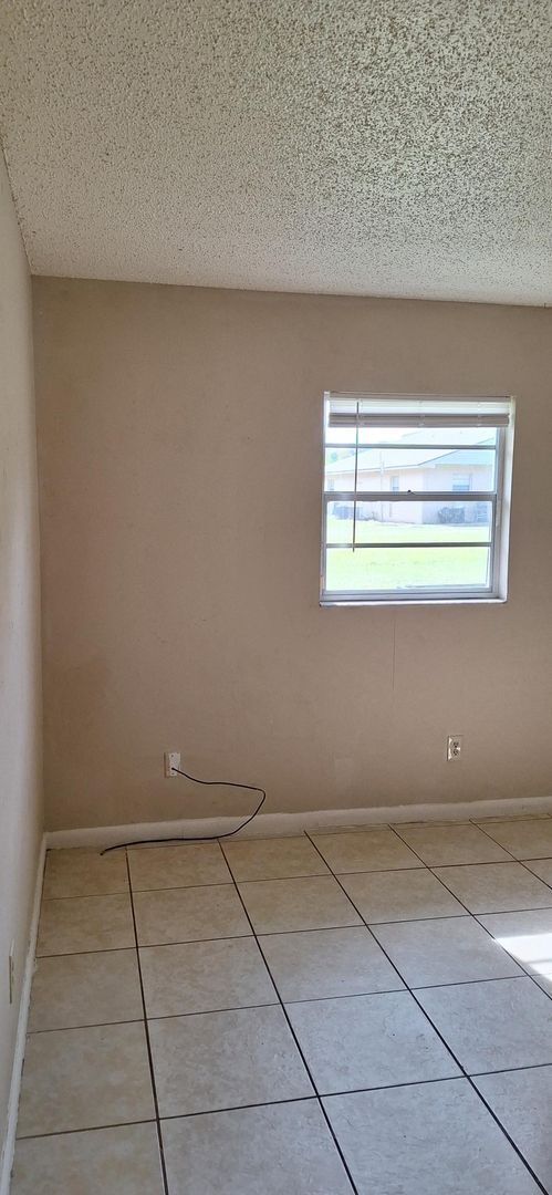 Building Photo - JCR1 - 5210