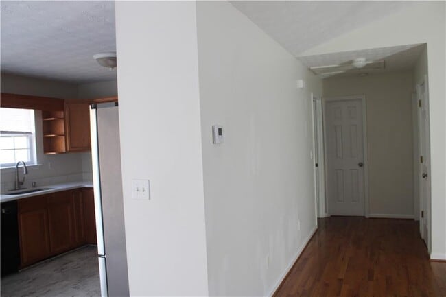 Building Photo - 3755 Fern Creek Dr