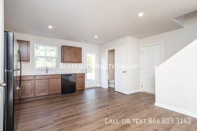 Building Photo - 886 Cranbrook Dr
