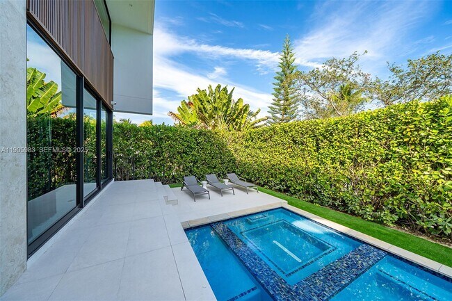 Building Photo - 4585 Nautilus Dr