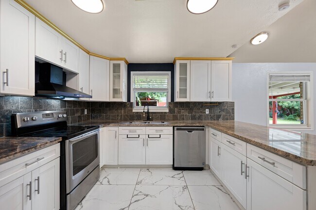 Building Photo - 5718 Greencraig Dr