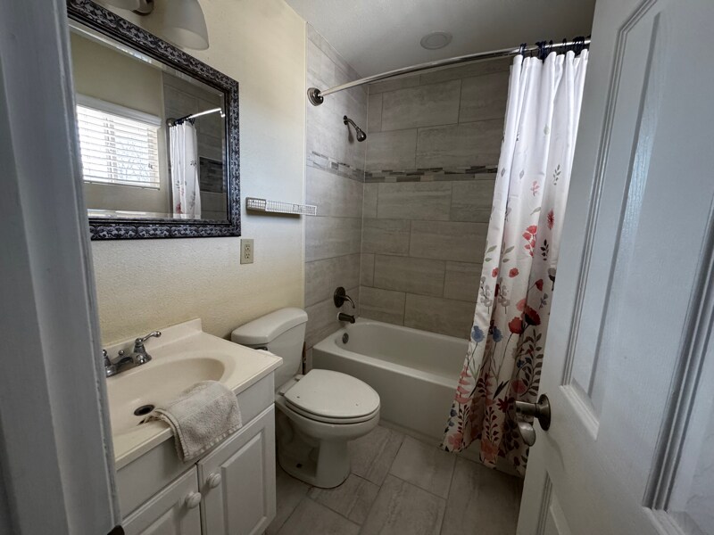 Building Photo - 319 S Olive St