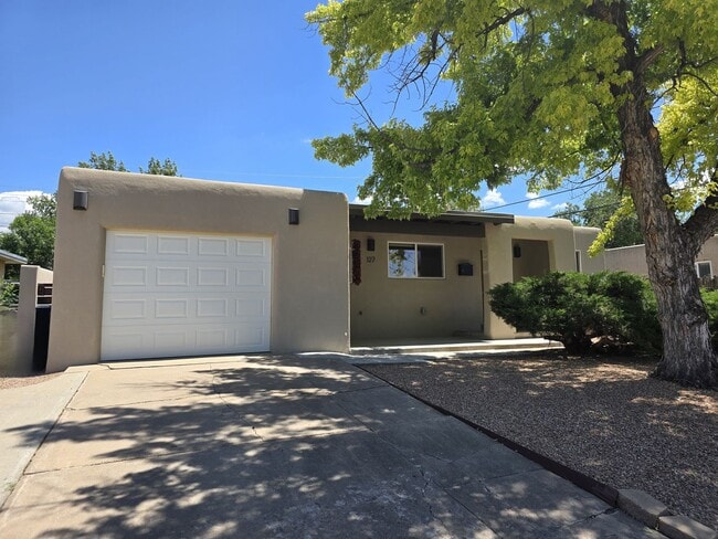 Building Photo - 127 Sereno Dr