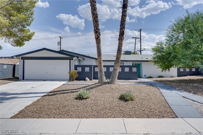 Primary Photo - 1531 Commanche Dr