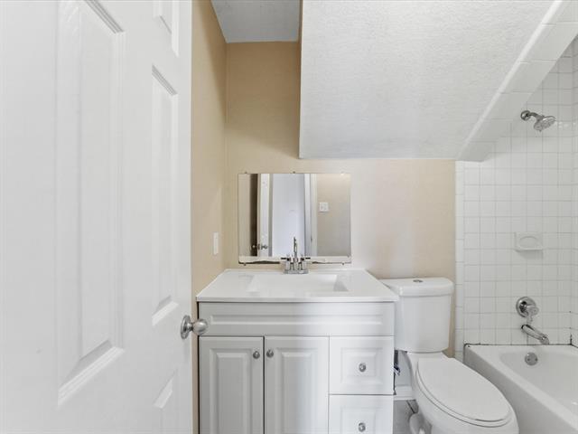 Building Photo - 464 Bass Rd