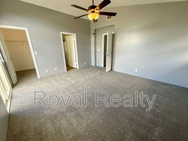 Building Photo - 87-2223-2223 Pakeke St