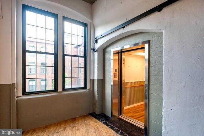 Building Photo - 200 Lincoln Ave