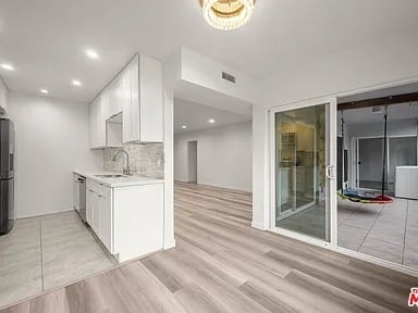 Building Photo - 423 S Rexford Dr