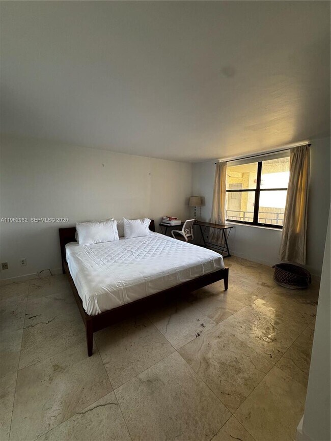 Building Photo - 1632 S Bayshore Ct