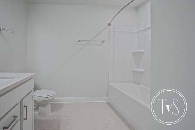 Building Photo - RATE DROP ALERT (was $3500/month) and SUMM...