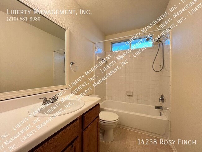 Building Photo - Roomy 4 bed, 2.5 bath on a cul-de-sac!