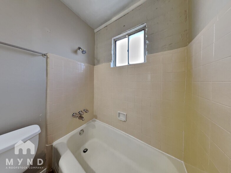 Building Photo - 910 S Dorsey Ln