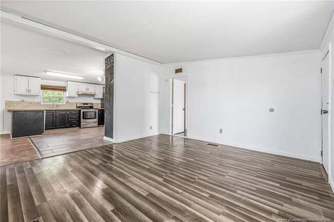 Building Photo - 105 Valley Forge Way N