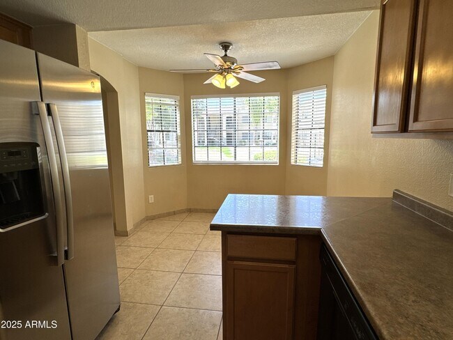 Building Photo - 925 S Longmore