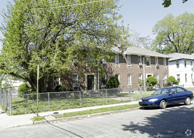 Building Photo - 1292 Court Ave