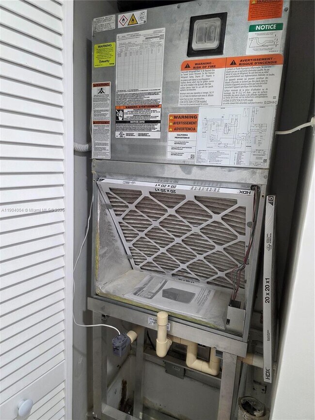 Building Photo - 8870 Fontainebleau Blvd