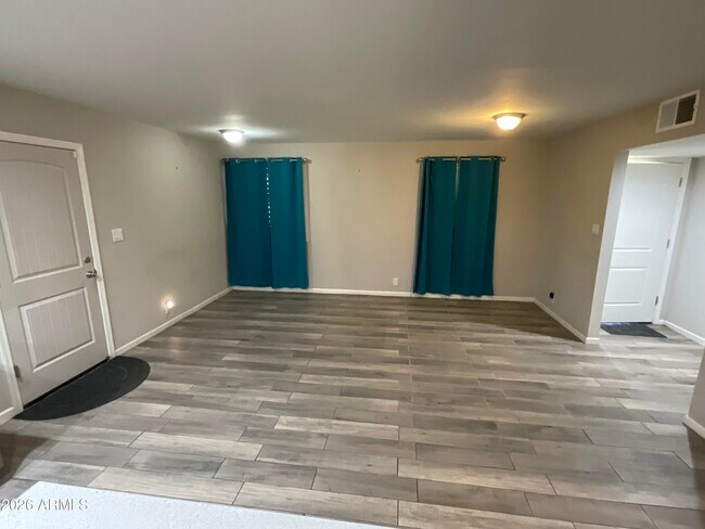 Building Photo - 2320 E Wier Ave