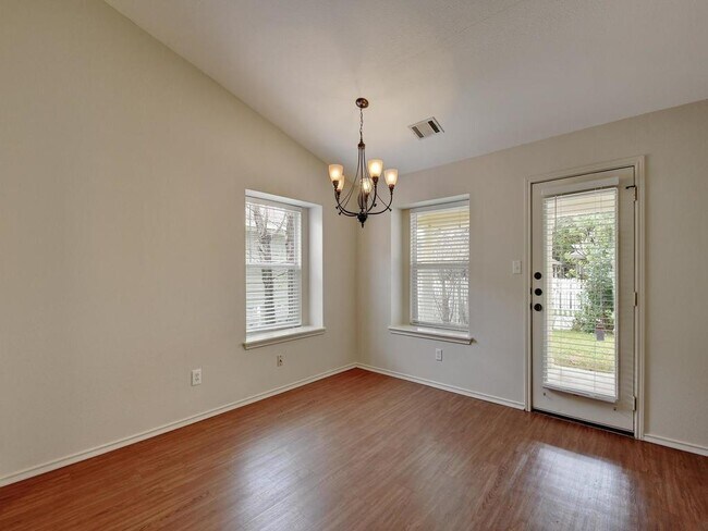 Building Photo - 136 Strawn