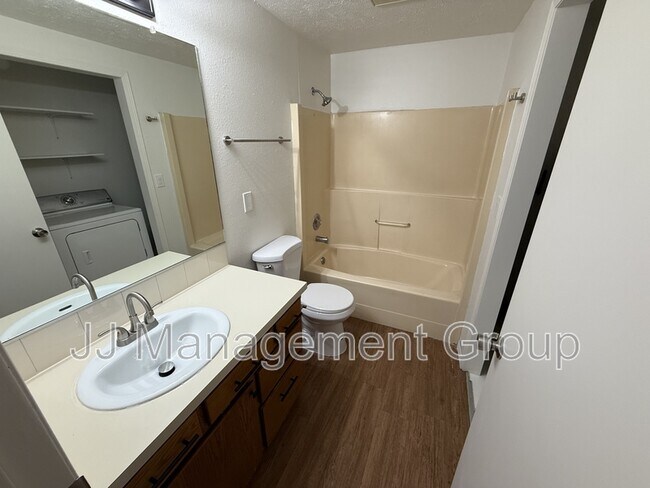 Building Photo - 1227 2nd St