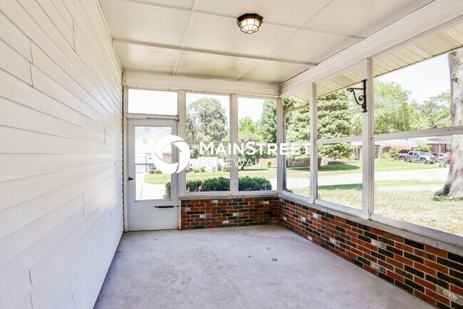 Building Photo - 3 Bedroom Pet-Friendly Home in FLORISSANT, MO with Main Street Renewal