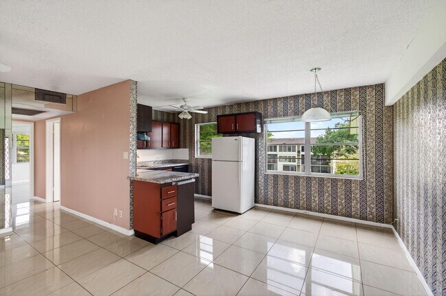 Building Photo - 116 Mansfield C