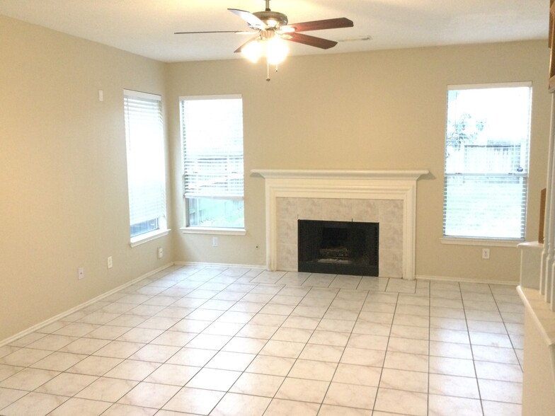 Building Photo - 2218 Laurel Oaks Dr