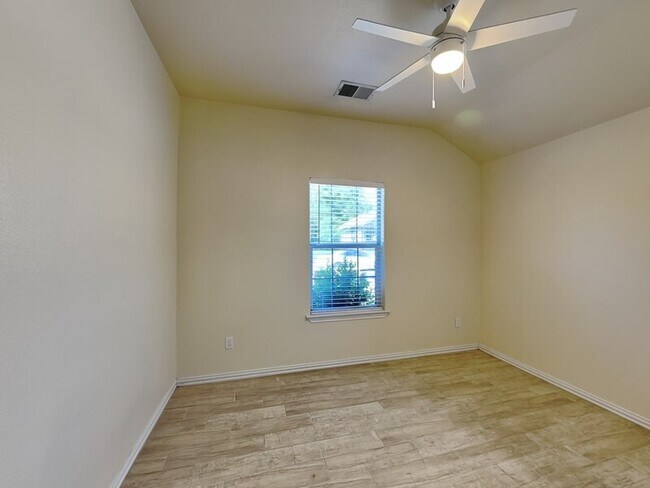 Building Photo - 3914 Sonora Ave