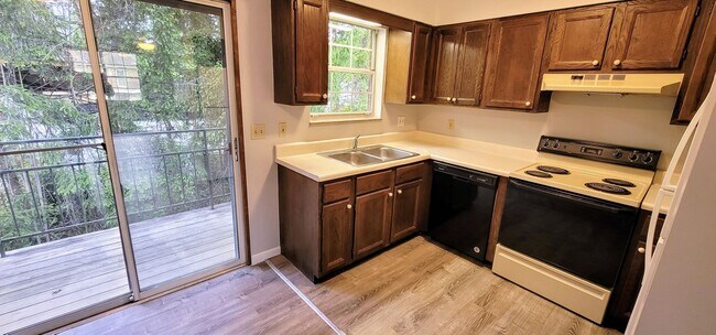 Building Photo - Lenoir City, 37772 - 2 Bedroom, 2 Full Bath, 1,000 square foot One-Level Condo SHORT TERM LEASE O...