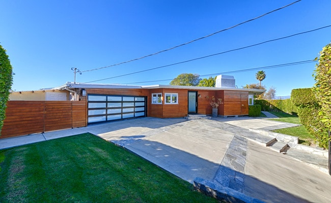 Primary Photo - 3921 Cody Rd