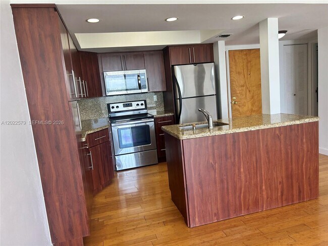 Building Photo - 7601 E Treasure Dr