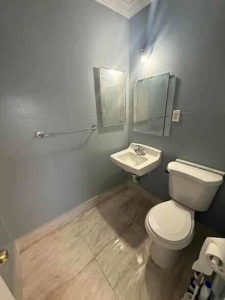 Building Photo - 4530 Vandever Ave