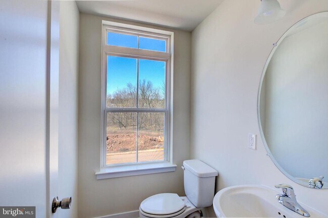 Building Photo - 29 Independence Ct