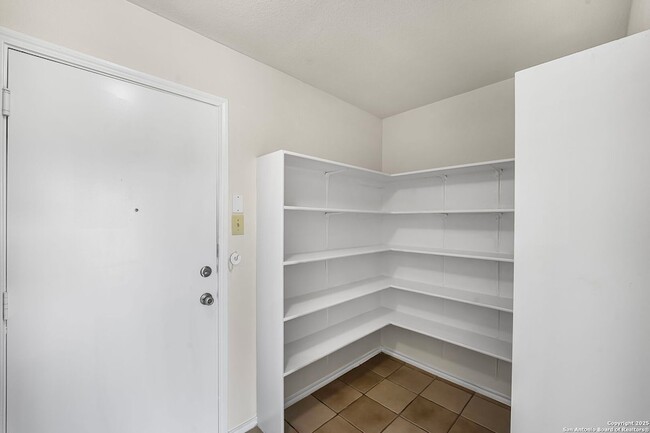 Building Photo - 9711 Diamond Cliff Dr